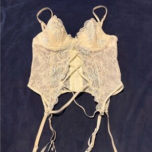 Victoria's Secret Cream Lace Bra with Underwire Support